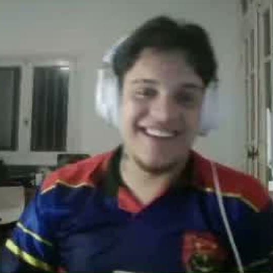 Un integrante del RUV sonríe a la cámara durante un stream de CineRUV